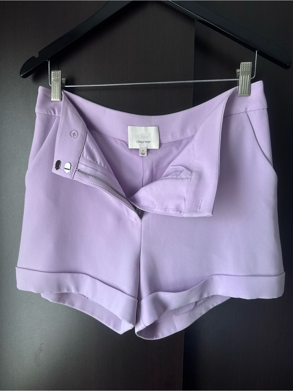 Cinq à Sept Lilac Crepe Tailored High Waisted Shorts Size 2 - Like New!